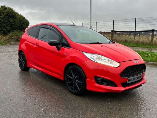 Ford Fiesta Hatchback, Petrol, 2016, Red