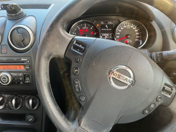 Nissan Qashqai Hatchback, Diesel, 2011, Grey