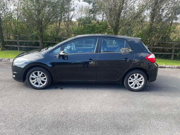 Toyota Auris Hatchback, Petrol, 2012, Black