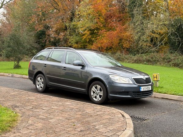 Skoda Octavia Estate, Diesel, 2011, Grey