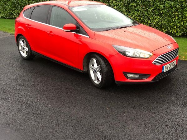 Ford Focus Hatchback, Petrol, 2017, Red