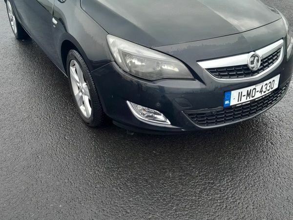 Vauxhall Astra Hatchback, Petrol, 2011, Black