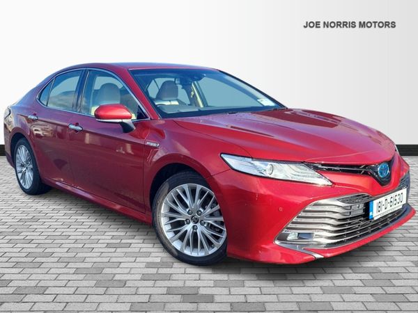 Toyota Camry Saloon, Petrol Hybrid, 2018, Red