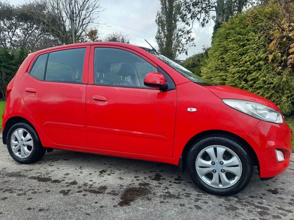 Hyundai i10 Hatchback, Petrol, 2013, Red