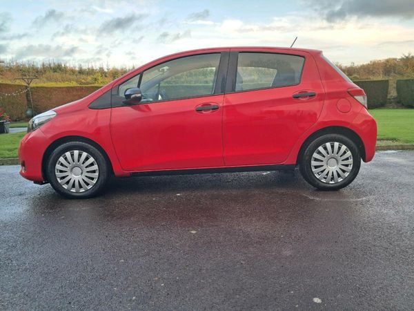 Toyota Yaris Hatchback, Diesel, 2012, Red