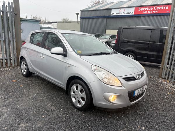 Hyundai i20 Hatchback, Petrol, 2011, Silver