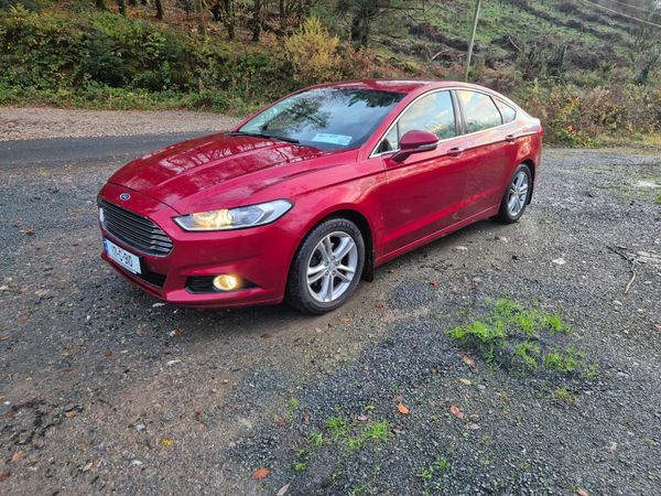 Ford Mondeo Hatchback, Diesel, 2017, Red