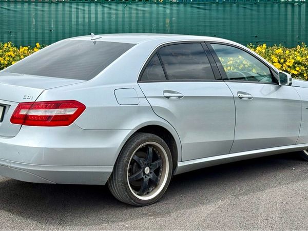 Mercedes-Benz E-Class Saloon, Diesel, 2009, Silver