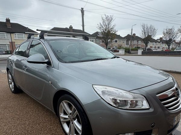 Vauxhall Insignia Hatchback, Diesel, 2011, Silver