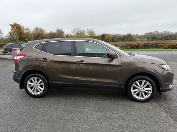 Nissan Qashqai Hatchback, Diesel, 2015, Brown