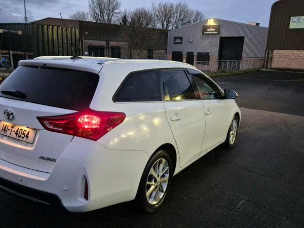 Toyota Auris Estate, Diesel, 2014, White
