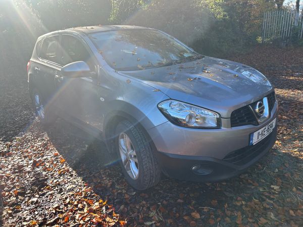 Nissan Qashqai Hatchback, Diesel, 2014, Grey