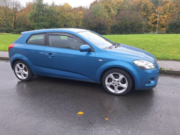 Kia Ceed Hatchback, Petrol, 2010, Blue