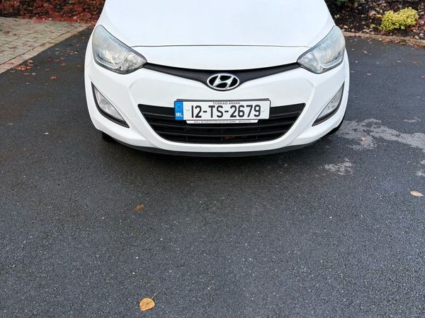 Hyundai i20 Hatchback, Petrol, 2012, White
