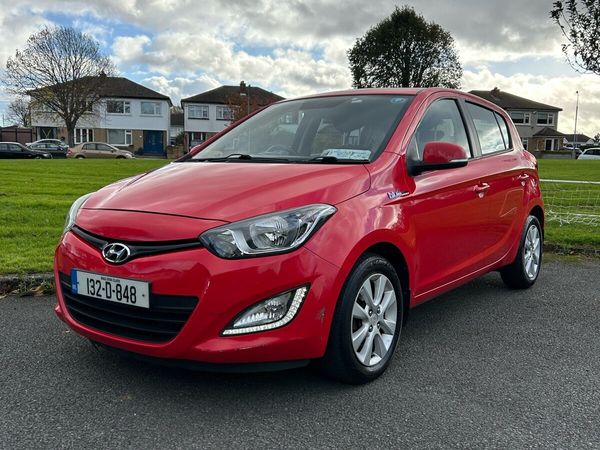 Hyundai i20 Hatchback, Diesel, 2013, Red
