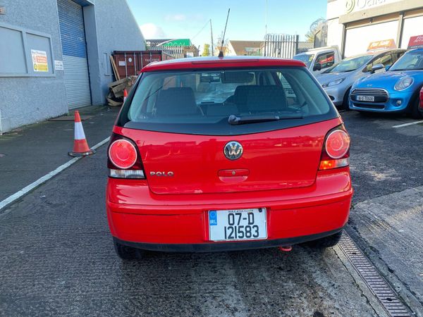 Volkswagen Polo Hatchback, Petrol, 2007, Red