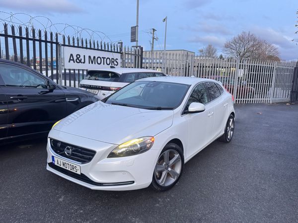 Volvo V40 Hatchback, Petrol, 2013, White