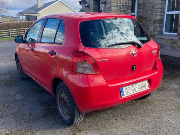 Toyota Yaris Hatchback, Petrol, 2007, Red