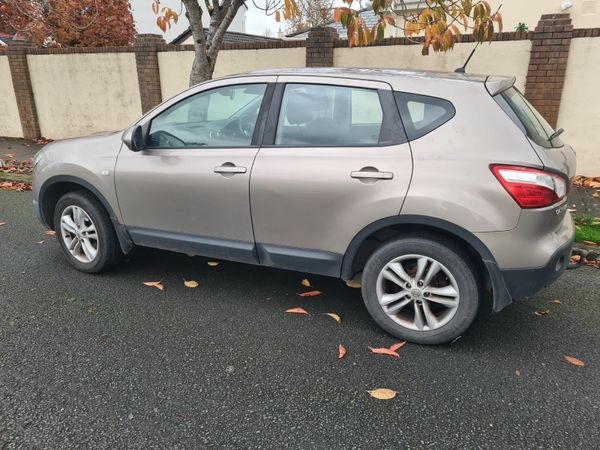 Nissan Qashqai Hatchback, Diesel, 2010, Brown