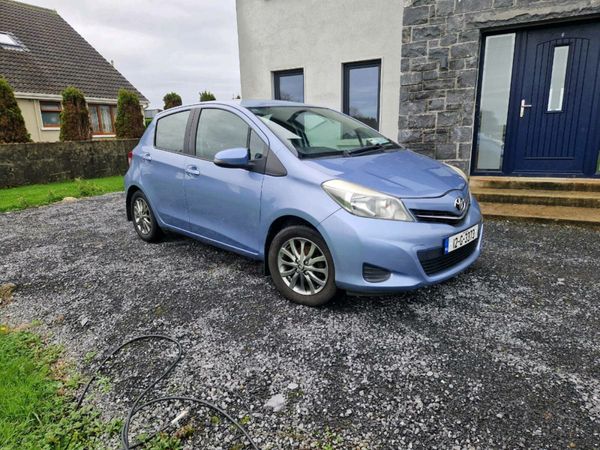 Toyota Yaris Hatchback, Petrol, 2012, Blue