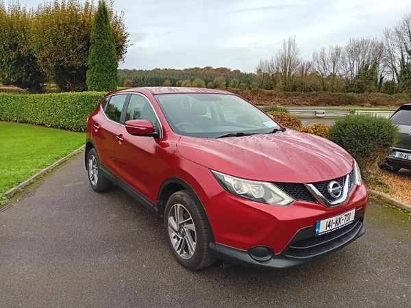 Nissan Qashqai Hatchback, Petrol, 2014, Red
