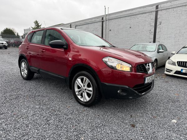 Nissan Qashqai Hatchback, Petrol, 2011, Red