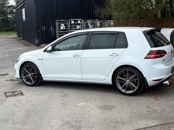 Volkswagen Golf Hatchback, Petrol, 2017, White