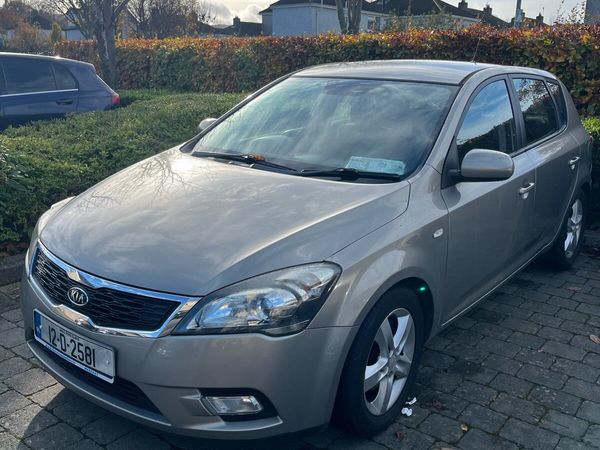 Kia Ceed Hatchback, Diesel, 2012, Silver
