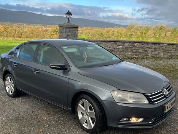 Volkswagen Passat Saloon, Diesel, 2011, Grey