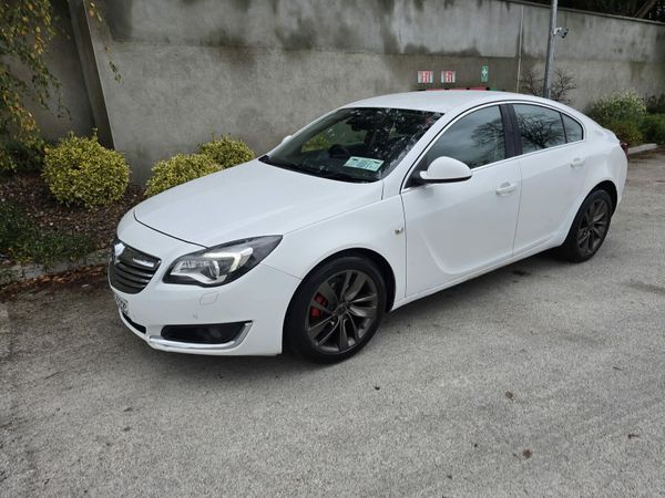 Vauxhall Insignia Hatchback, Diesel, 2013, White