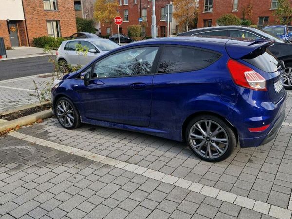 Ford Fiesta Hatchback, Petrol, 2017, Blue