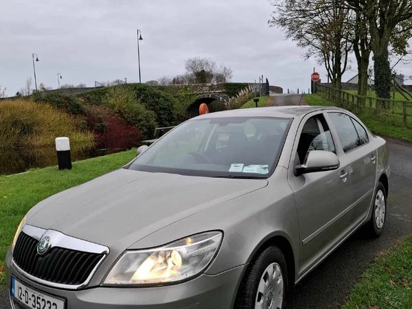 Skoda Octavia Saloon, Diesel, 2012, Beige