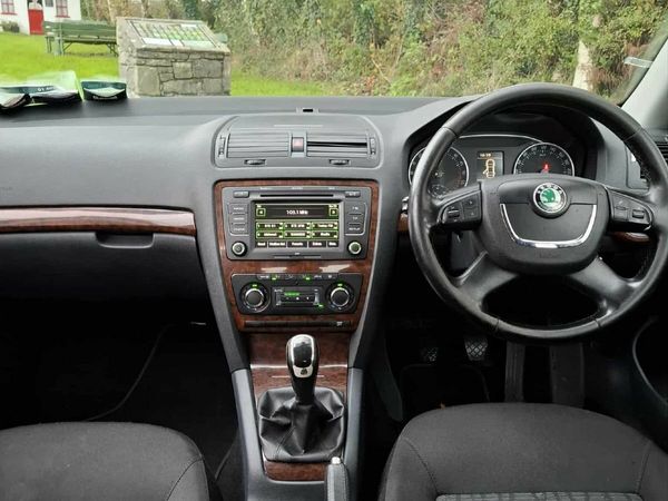 Skoda Octavia Saloon, Diesel, 2012, Beige