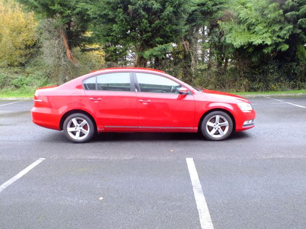 Volkswagen Passat Saloon, Diesel, 2011, Red
