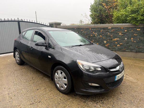Vauxhall Astra Hatchback, Diesel, 2013, Black