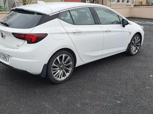 Opel Astra Hatchback, Diesel, 2018, White