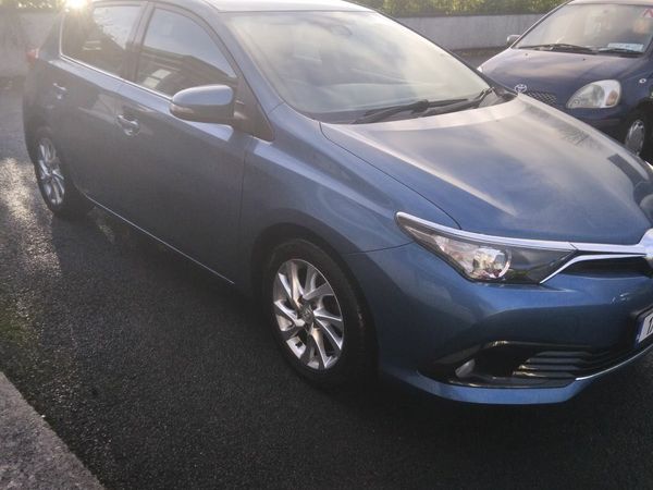 Toyota Auris Hatchback, Diesel, 2017, Blue