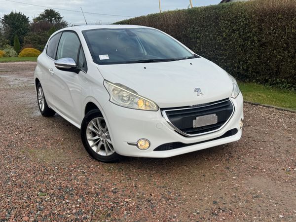 Peugeot 208 Hatchback, Petrol, 2014, White