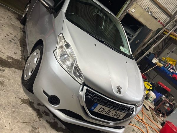 Peugeot 208 Hatchback, Diesel, 2013, Grey