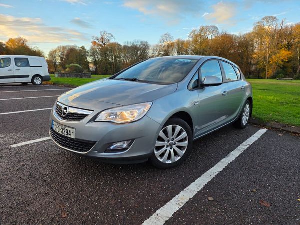 Opel Astra MPV, Petrol, 2012, Silver