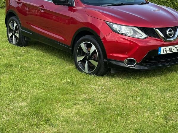 Nissan Qashqai SUV, Diesel, 2017, Red