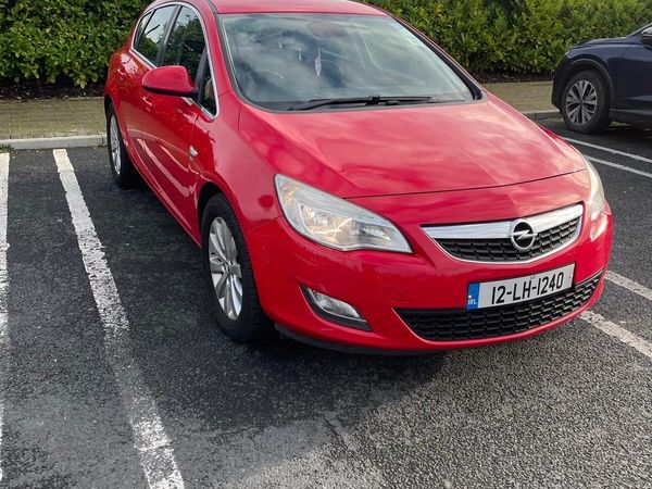 Opel Astra MPV, Diesel, 2012, Red