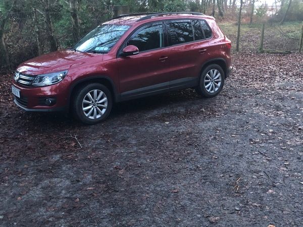 Volkswagen Tiguan SUV, Diesel, 2015, Red