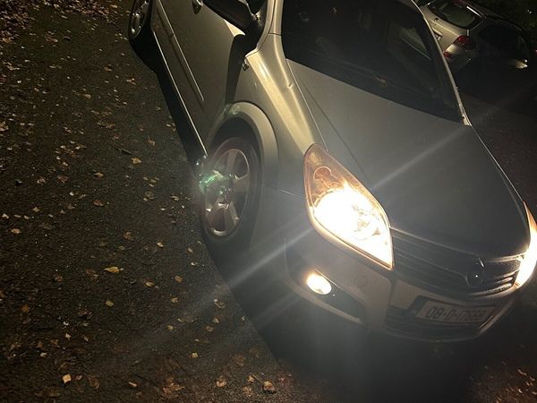 Opel Astra Hatchback, Petrol, 2008, Silver