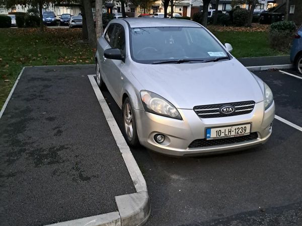 Kia Ceed Hatchback, Diesel, 2010, Silver