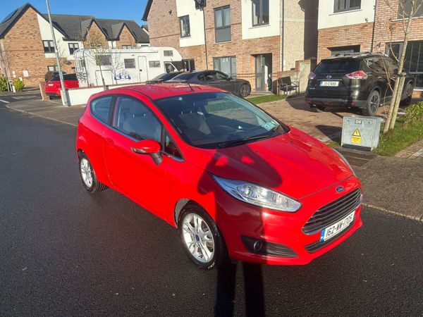 Ford Fiesta Hatchback, Petrol, 2016, Red