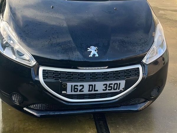 Peugeot 208 Hatchback, Petrol, 2016, Black