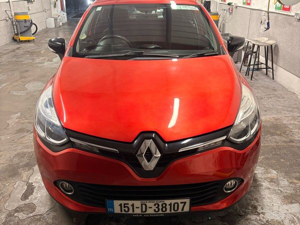 Renault Clio Hatchback, Petrol, 2015, Red