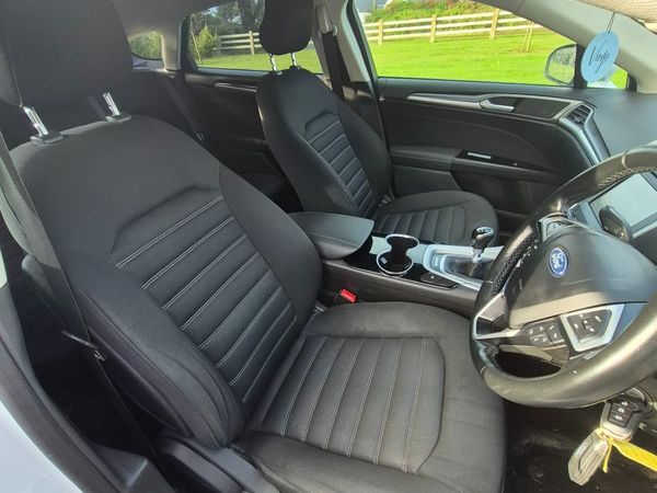 Ford Mondeo Hatchback, Diesel, 2015, White