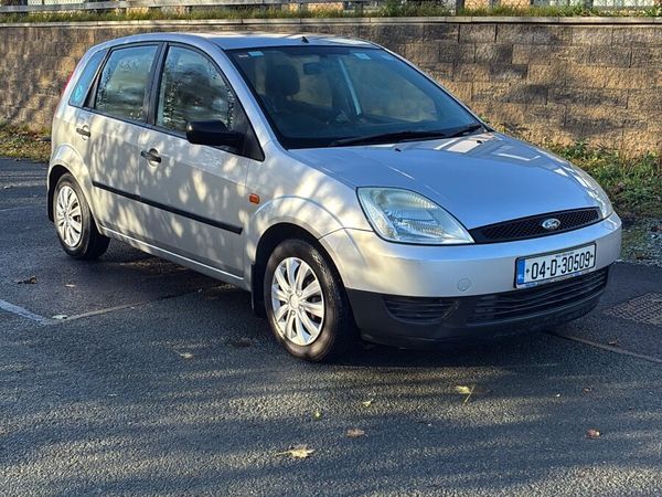 Ford Fiesta Hatchback, Petrol, 2004, Silver